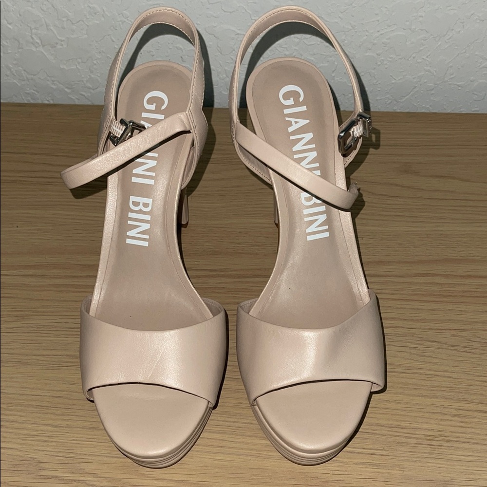 Gianni Bini Women's Nude Heels